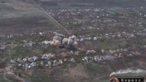 Уникальные кадры, на которых ФАБ-1500 не сдетонировал при ударе о землю и отрикошетил!