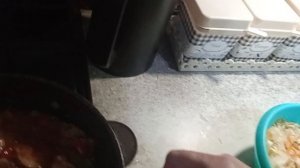 Тушёная капуста со свининой.