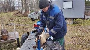 Первые щепки на самодельном дровоколе.  Теперь и зима не страшна!