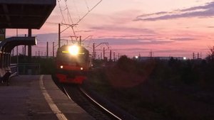 Электропоезд ЭД4М-0210 прибывает на о.п. Переездный