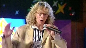 Почему Аркадий Укупник попросил зрителей помочь ему в исполнении песни "Ресторанчик-поплавок"?