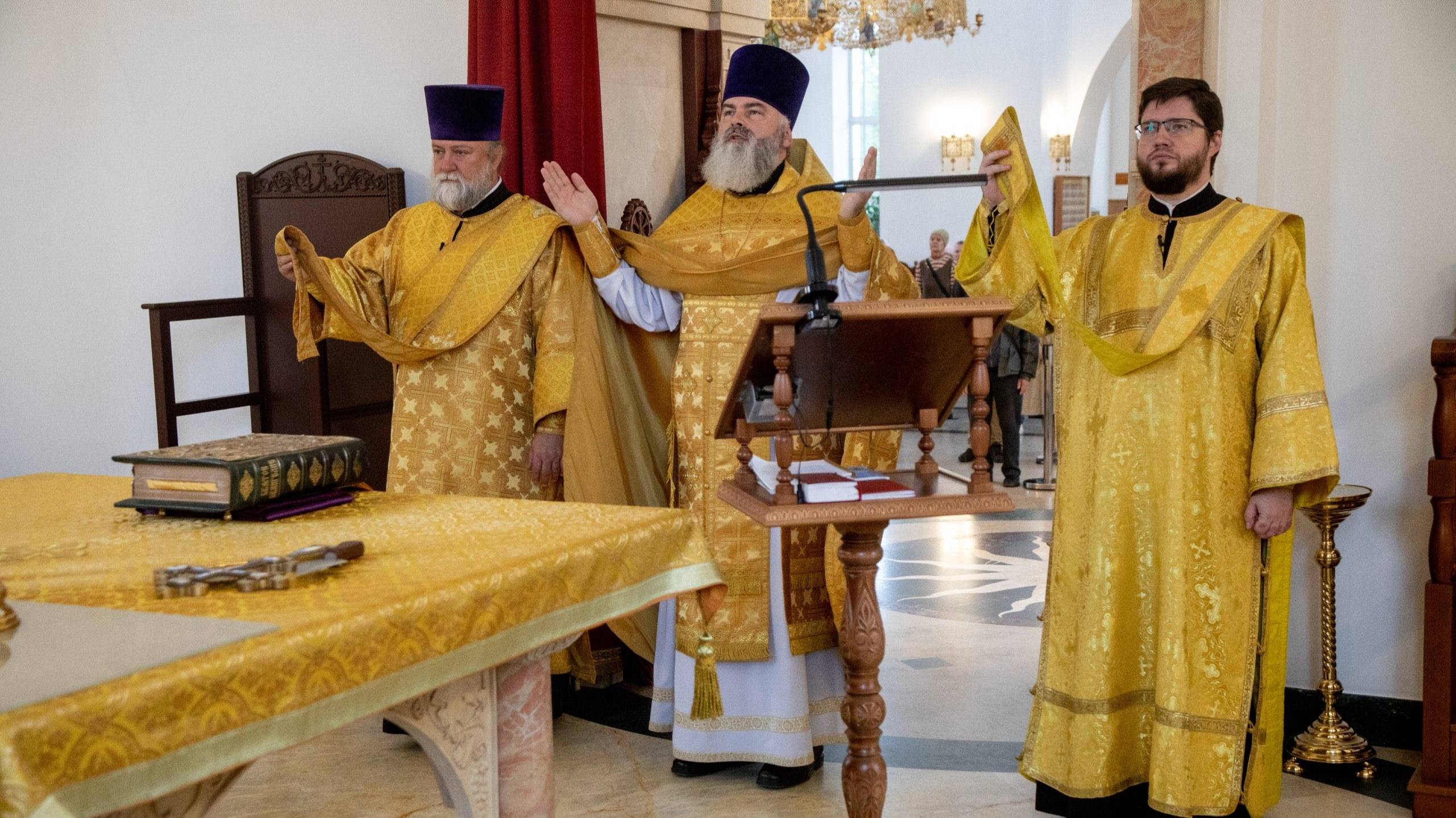 Поздняя Литургия. Неделя 21-я по Пятидесятнице. Вмч. Артемия. Прав. отрока Артемия Ве́ркольского. смотреть онлайн