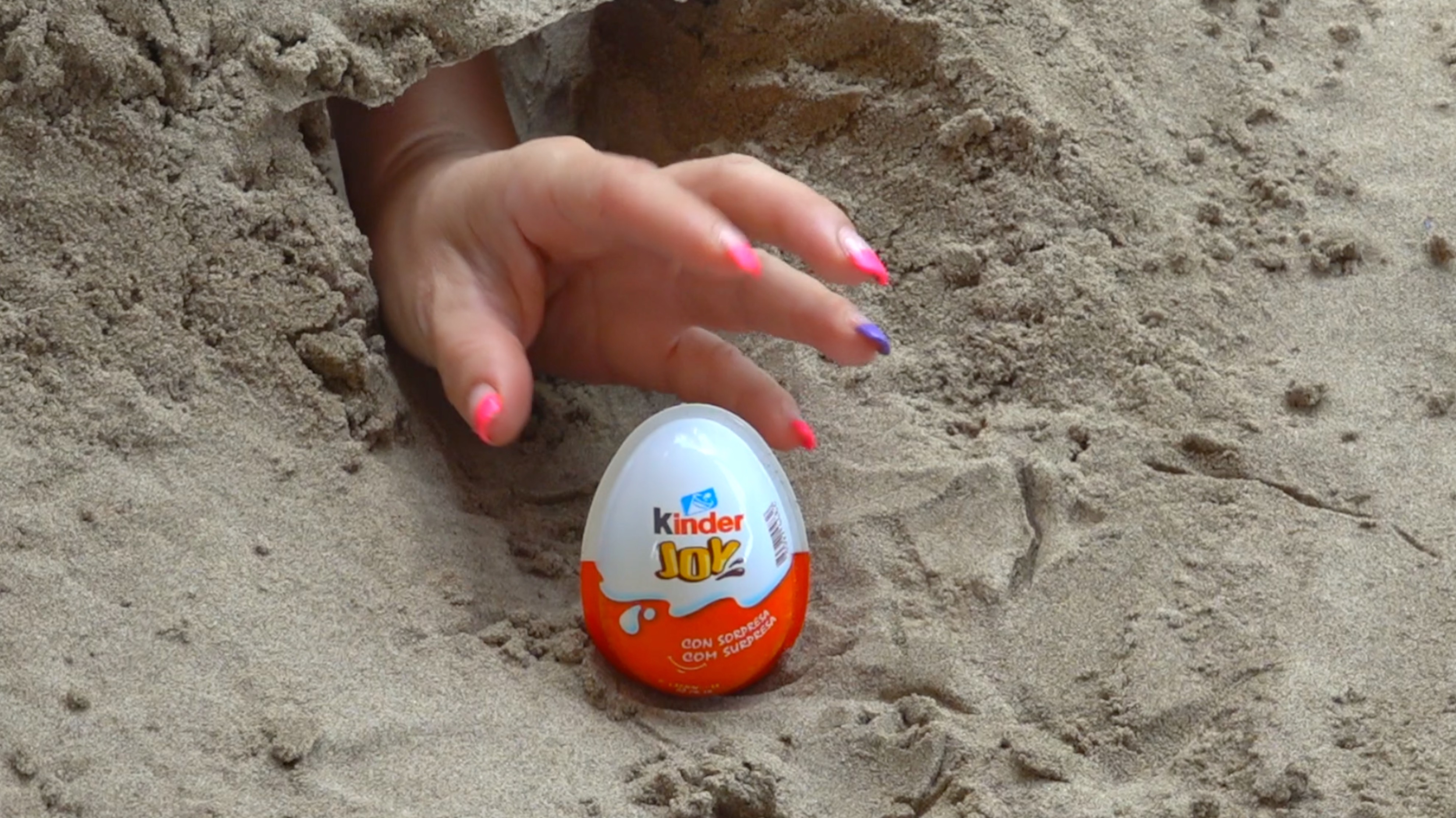 Я Нашел в Песке ЯЙЦО СЮРПРИЗ | Игрушки Сюрпризы для Детей : Учим цвета и цифры | Мультик Малышам