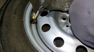 Самостоятельная замена вентиля  колеса без демонтажа шины.