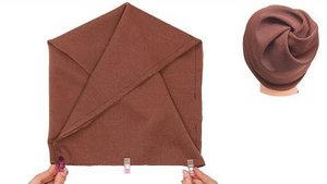 Шапка с отверстием для хвоста