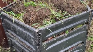 Компостные кучи на участке: как я получаю простое доступное удобрение