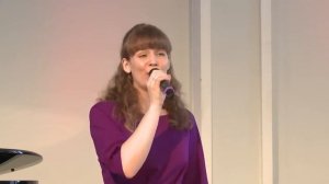 Господь идёт, осколки поднимая... (Виктория Шаронова)