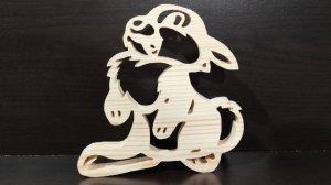 Гордый заяц из дерева вырезанный на лобзиковом станке