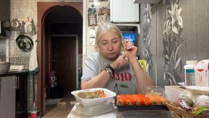 ИЗБАЛОВАЛИСЬ! ОПЯТЬ РОЛЛЫ И ПИЦЦА!