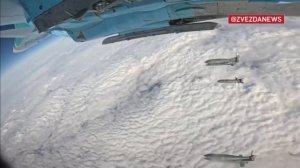 Су-34 сбросил авиабомбы на склад боеприпасов ВСУ в зоне ответственности группировки войск "Восток".