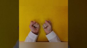 Посмотри и повтори жест со слогами на звук "Р"