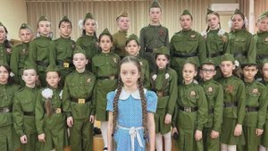 Песня "Ей бы в куклы играть..." (автор: Семёнов Антон, музыка: Мазаков Евгений, нейросеть)