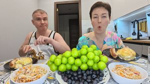 Мукбанг мы с Вованом НИЩЕБРОДЫ и ЛЕНТЯИ?! УПЛЕТАЕМ и болтаем о НАБОЛЕВШЕМ за семейный ужин в России