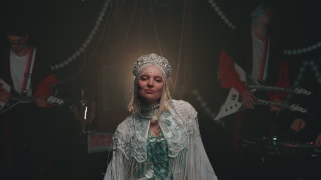 NIKA DUBIK, M Clis, Зори Бэнд – Между нами (Еthnic Deluxe Remix)