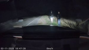 Люди хотели убрать колесо,но не успели.