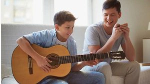 Нейросеть. Поют гитарные струны. Идея и монтаж Татьяны Пантелеевой.