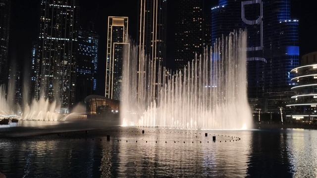 03-11-2025. Вечерняя прогулка в Дубае смотреть онлайн