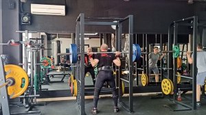 Приседания - 140 кг, пошла тренировка полным ходом