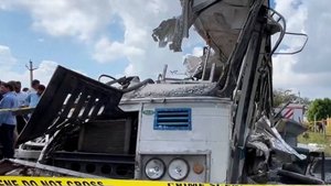 Двадцать человек погибли при лобовом столкновении автобуса с грузовиком на юге Индии