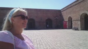 Барселона (Испания), в крепости Монжуик и на городской площади.