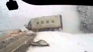 Три водителя погибли в ДТП с четырьмя фурами на трассе под Иркутском