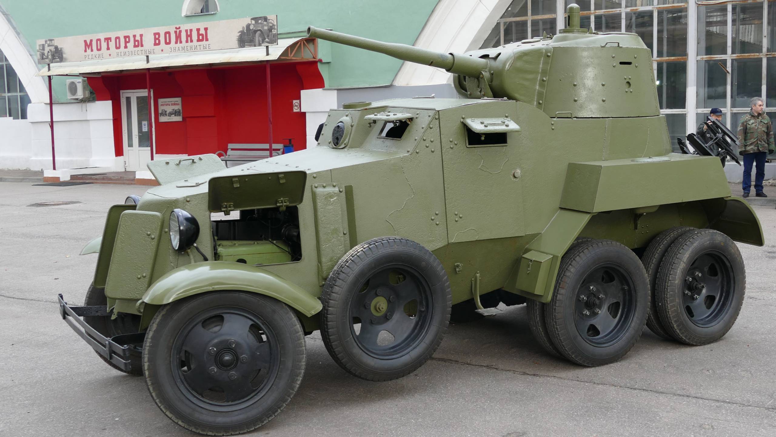 Показ бронемашины БА-10М, выставка "Моторы Войны", 2 ноября 2025 смотреть онлайн