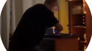 Девушка показала, как прошло ее свидание у парня дома