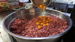 Домашний чизбургер и домашний яичный бургер. Корейский бургер-ресторан