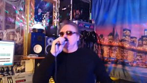 Странной и одинокой Женшине - Посвящается ...