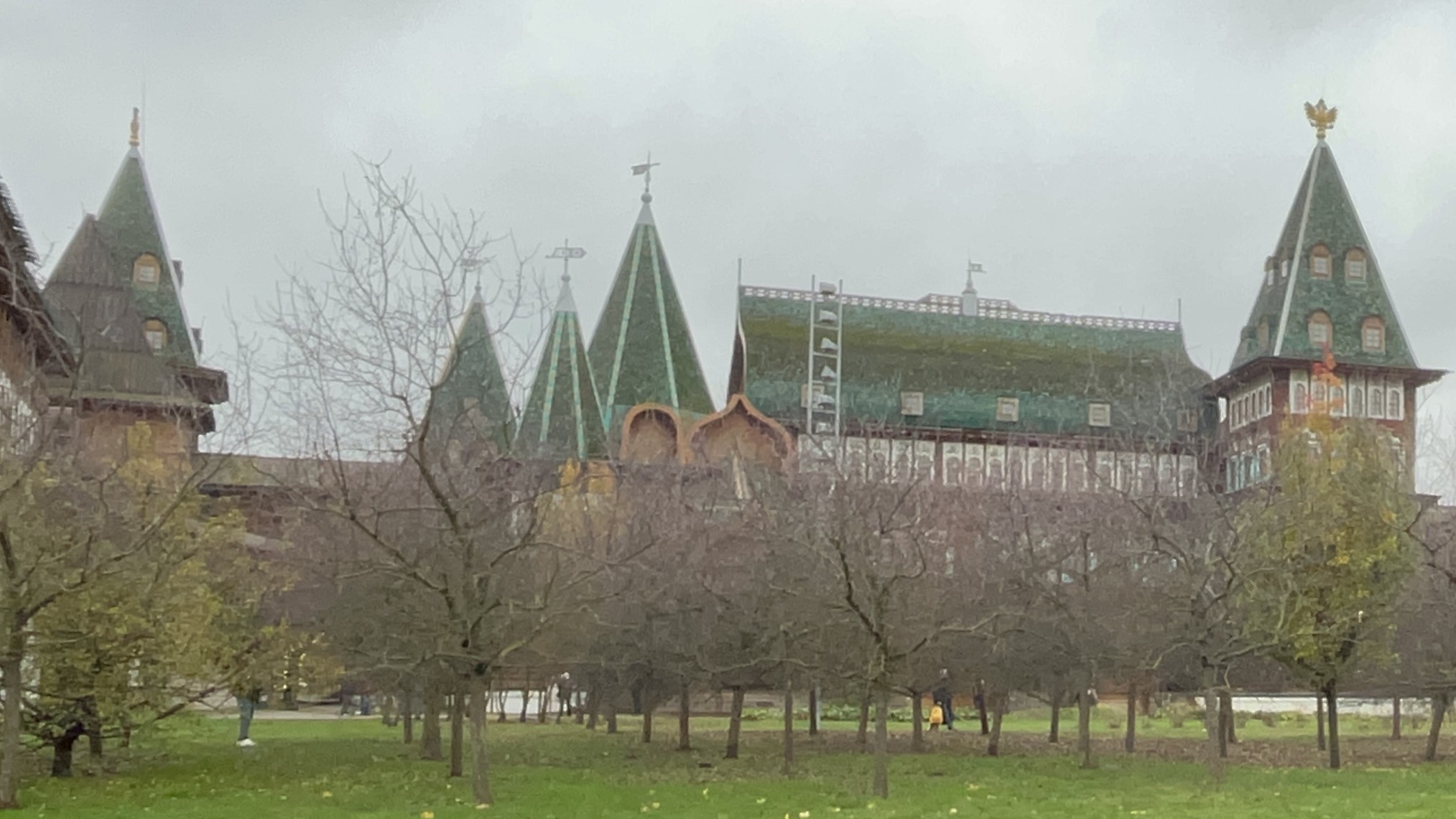 Почему крыша зелёная?! 🤔_Коломенское_03-11-2025 смотреть онлайн