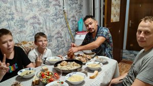 Жизнь в деревне 🏡 // и работают и поют // домашняя ЛАПША //