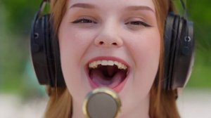 Гляжу в озера синие