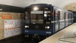 СТАНЦИЯ МЕТРО ГОРНЫЙ ИНСТИТУТ + ФЛАГШТОК