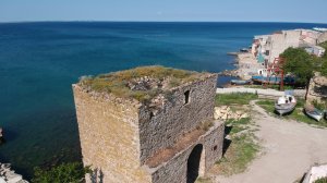 Интересные места в Феодосии. Доковая башня Генуэзской крепости и старинный бастион.