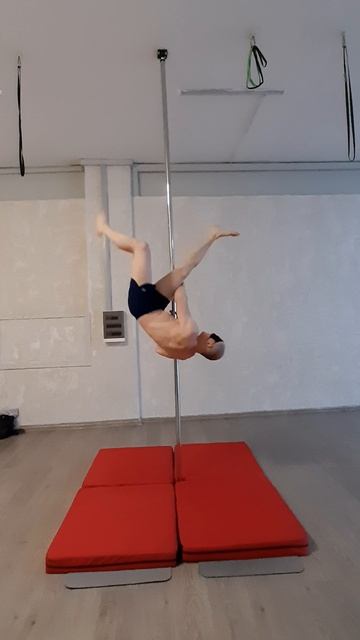 Брассманочное сальто с повязкой на глазах (Александр Странник https://vk.com/far_familiar)