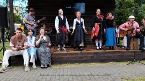 1) Концерт молодежного театра "Гротеск", группы "Ленова" и ансамбля "Ровея" (Фестиваль "Лешуга").