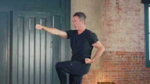 30-минутный поток «Воин Ци»: Силовая йога, вдохновленная Шаолинем