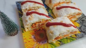 Рулет из лаваша с пекинской капусты и крабовыми палочками.