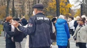 2 ноября 2025  ЛЕЖАЛА РОЗА В УЛИЧНОЙ ПЫЛИ. ..#kharkiv