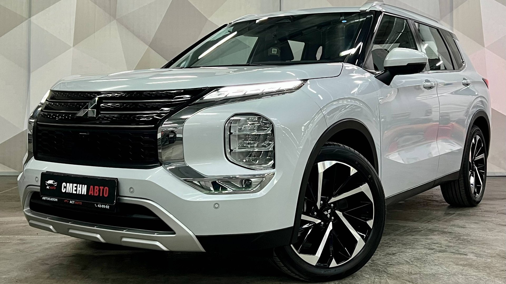 Mitsubishi Outlander '2023 IV смотреть онлайн