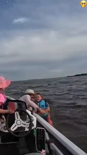 Kindness always wins kindnessprevails babyrescue emotionalstory rescue baby [get.gt] смотреть онлайн