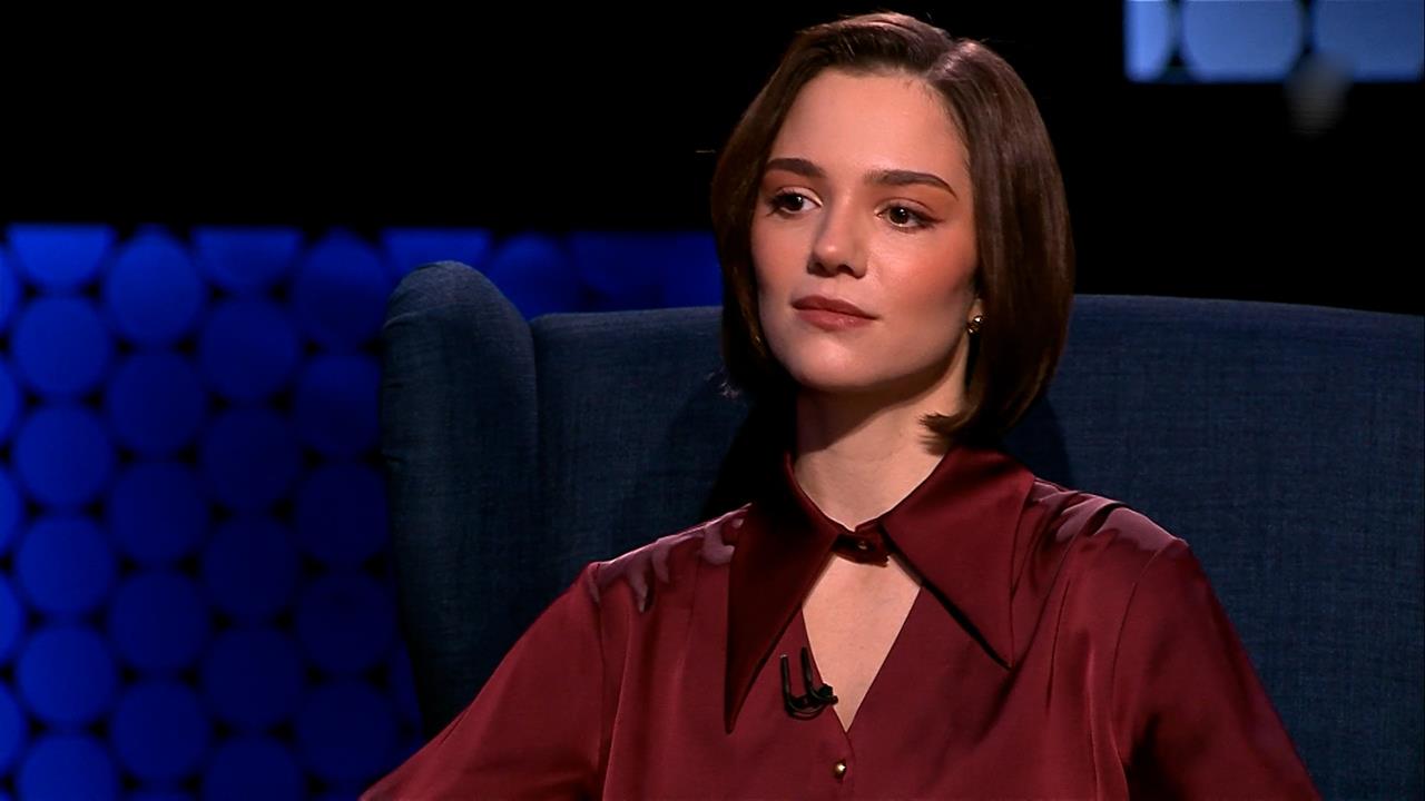 Евгения Медведева рассказала, что навязчивые поклонники подсаживались к ней за автографом