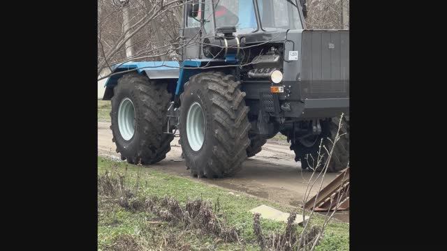 Трактор т 150к с двигателем ЯМЗ 238 после капитального ремонта на трале поехали !!!! смотреть онлайн