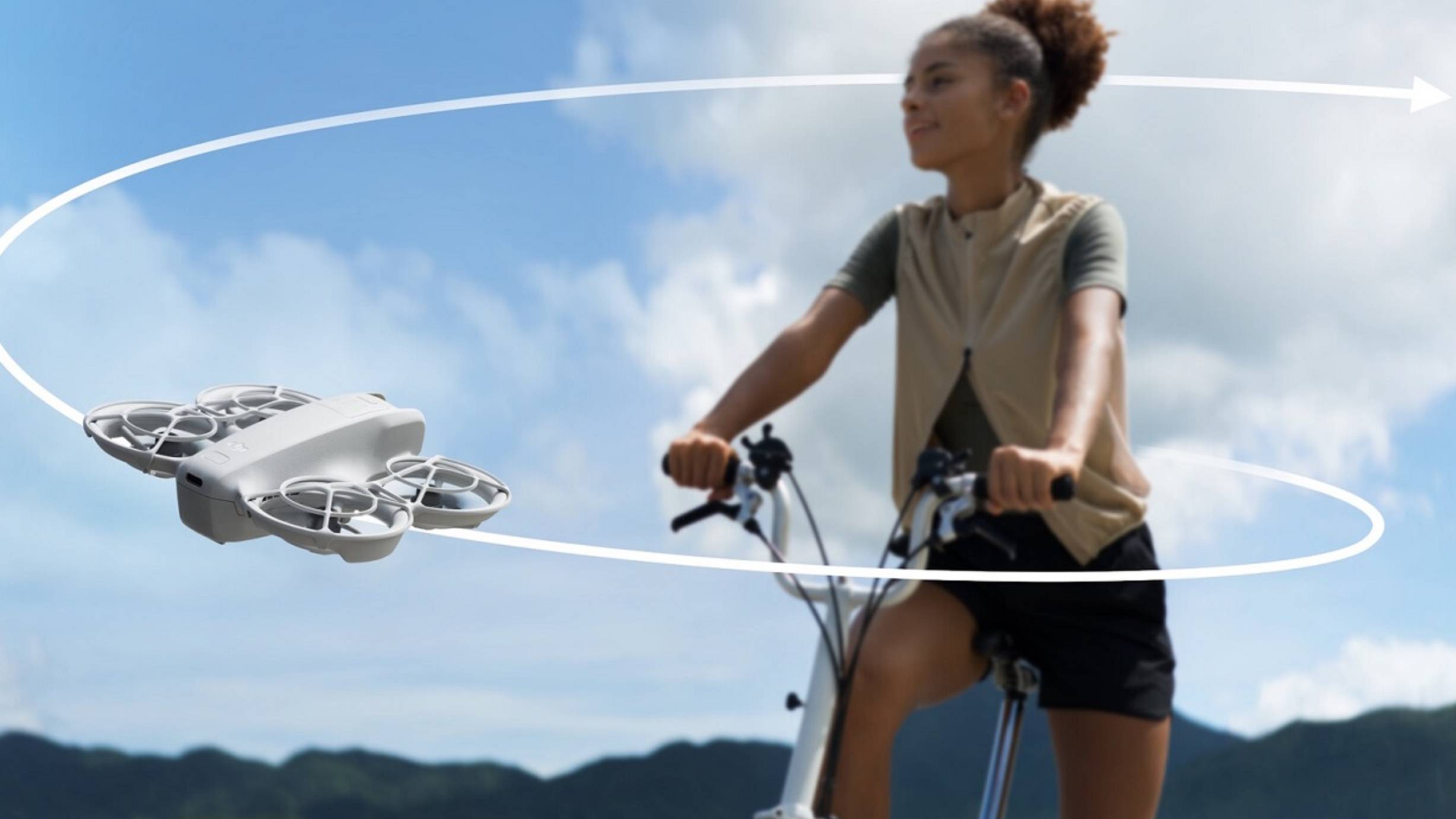 Сборный грузовик от Toyota и дрон для селфи-съемки.