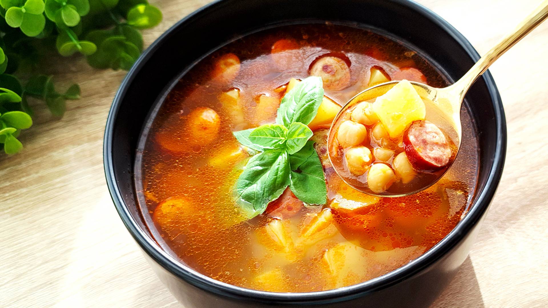 🍲 Быстрый и вкусный суп с колбасками и нутом— идеальный рецепт за 20 минут! Рецепт на Каждый День!