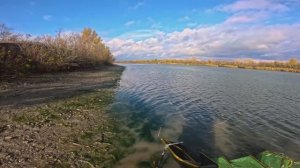 Рыбалка с Ночёвкой на РЕКЕ попали под дождь НО