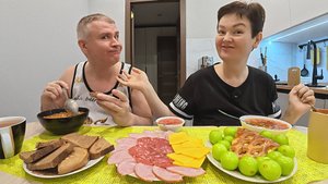 Мукбанг Вован рассказал всю ПРАВДУ, сколько я ВЕШУ на самом деле! Мы УЖЕ в Таиланде! Семейный обед