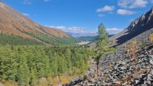 Туристы идут по долине Актру !