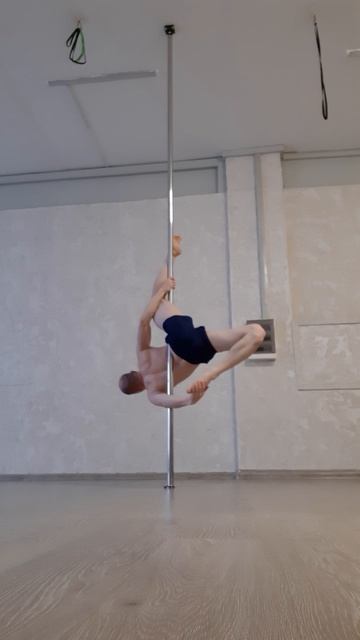 Это ещё не шпагат Аллегры. Но уже близко (Александр Странник https://vk.com/far_familiar)