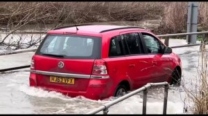 Гидроудар. Случайные глупцы крушат свои машины.